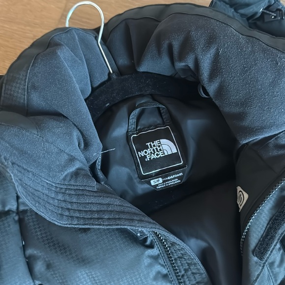 The North Face Black Puffer Jacket - Picture 2 of 9